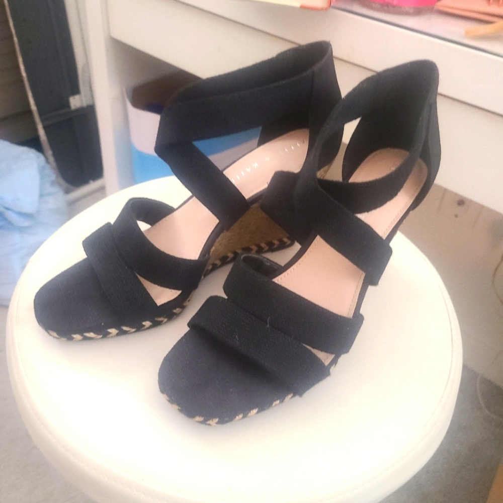 Black Wedges